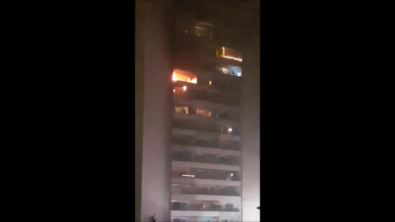 Rakete kracht auf Balkon von Hochhaus - Telebasel